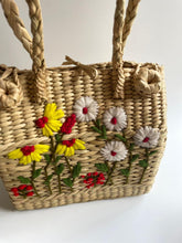 Load image into Gallery viewer, KAUNA EMBRIODERY HAND BAG
