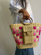 Load image into Gallery viewer, KAUNA EMBRIODERY HANDBAG WITH MOBILE HOLDER
