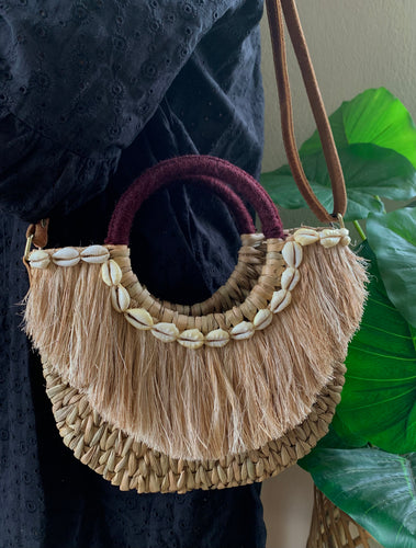 Kouna & Banana Fibre Handbag with cowrie Shell